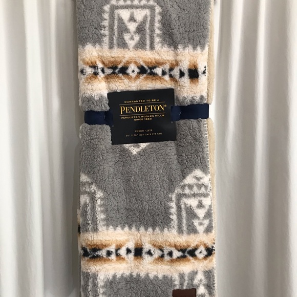 NEW Pendleton Throw - Picture 2 of 5